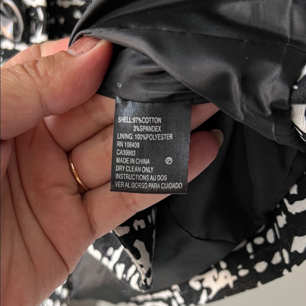 Tahari Black and White Patterned Blazer - Picture 6 of 6